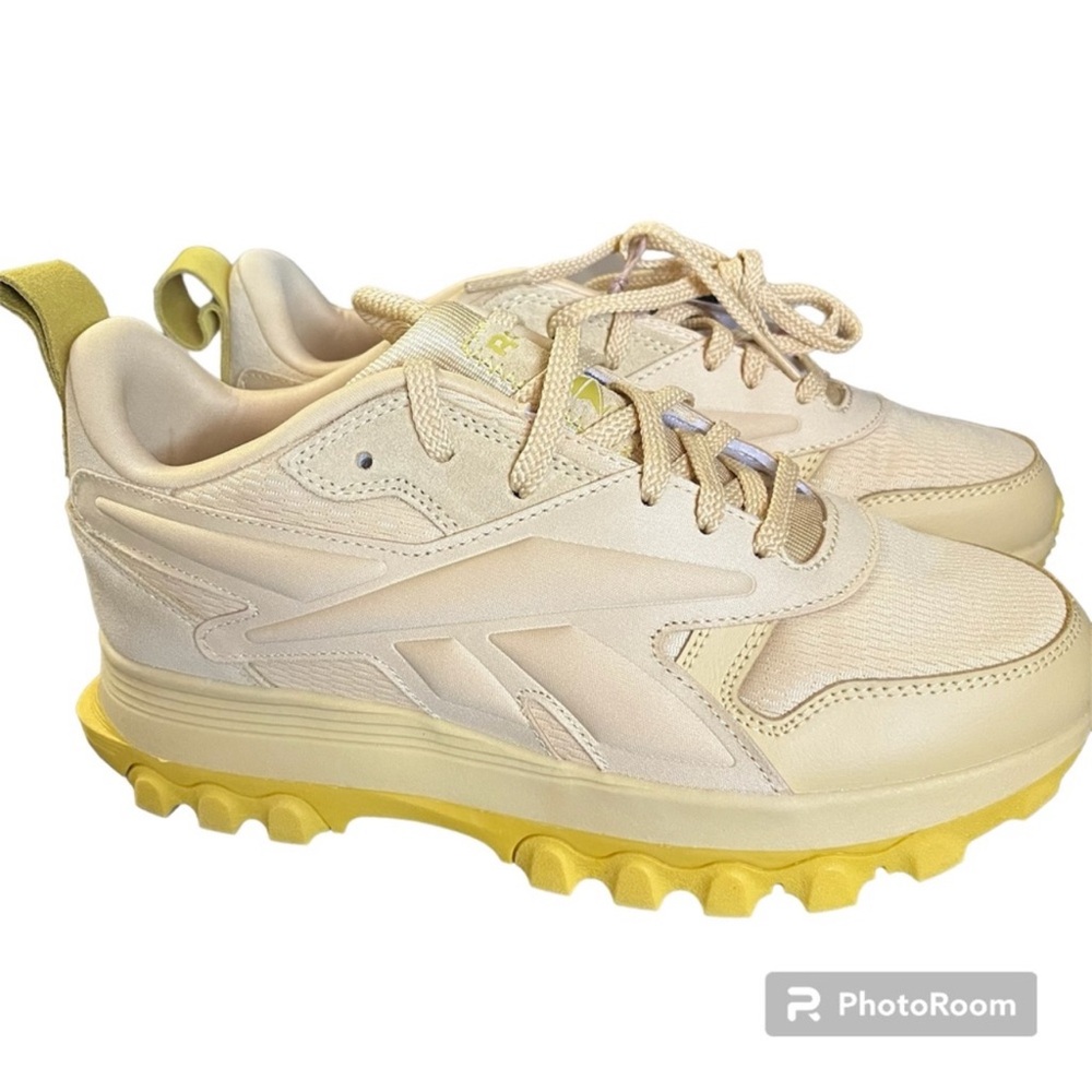 Cardi B Reebok Sneaker V2 Yellow Running Shoe Course A Pied Junior Size 7 NWT